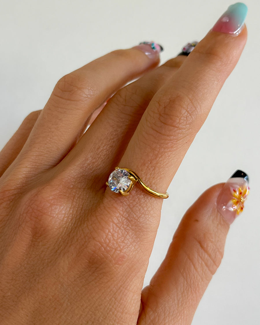 ROUND ZIRCONIA SOLITAIRE RING 18K GOLD PVD - STUDIO JO STORE  