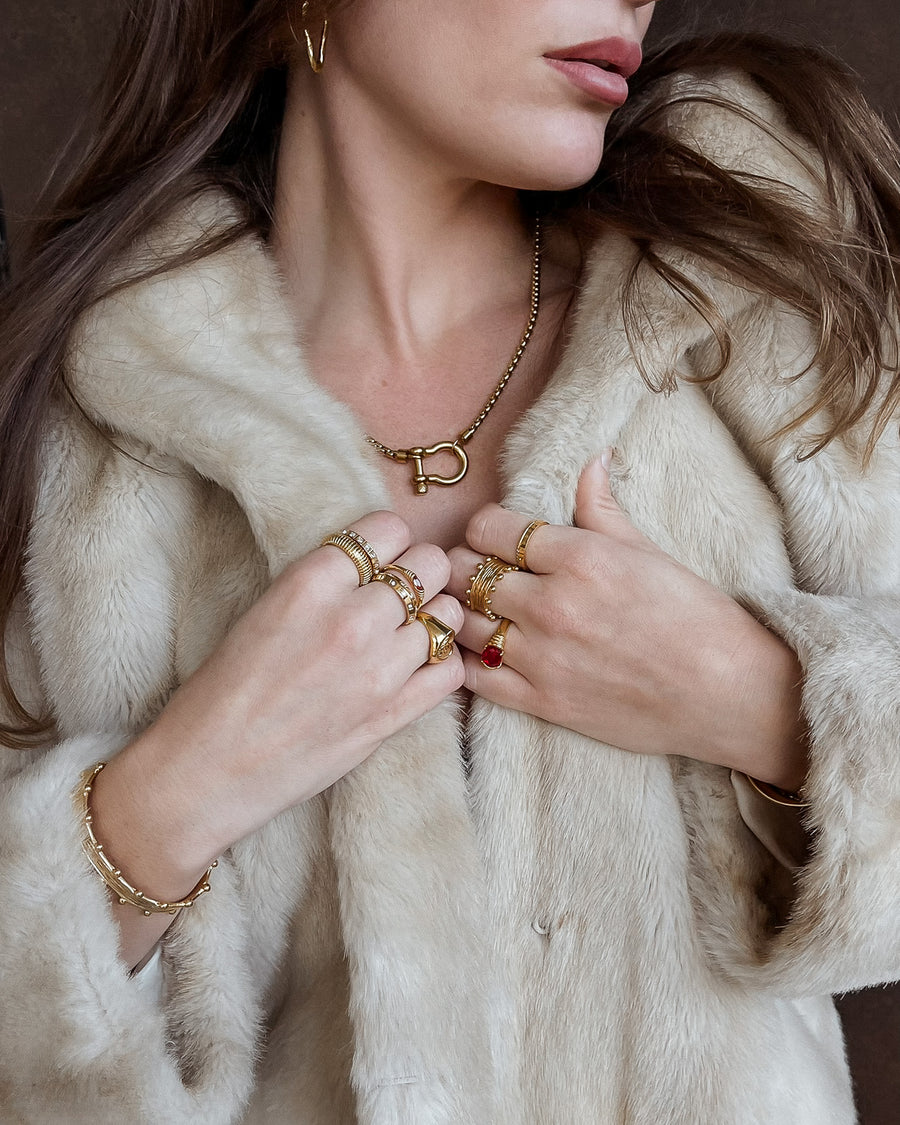 Ruby Solis Signet Ring Red – 18k Gold