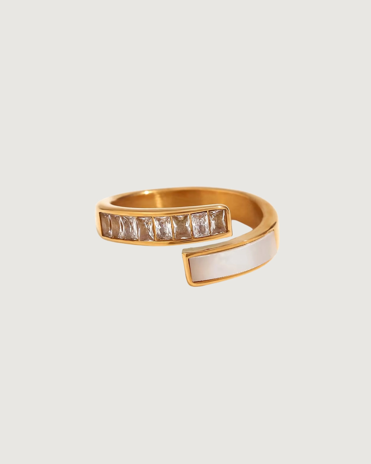 AMANDA SHELL AND DIMOND SPIRAL RING 18K GOLD - STUDIO JO STORE  