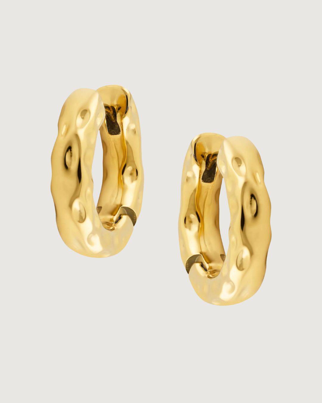 ORGANIC TEXTURED HOOP EARRINGS 18K GOLD PVD - STUDIO JO STORE  