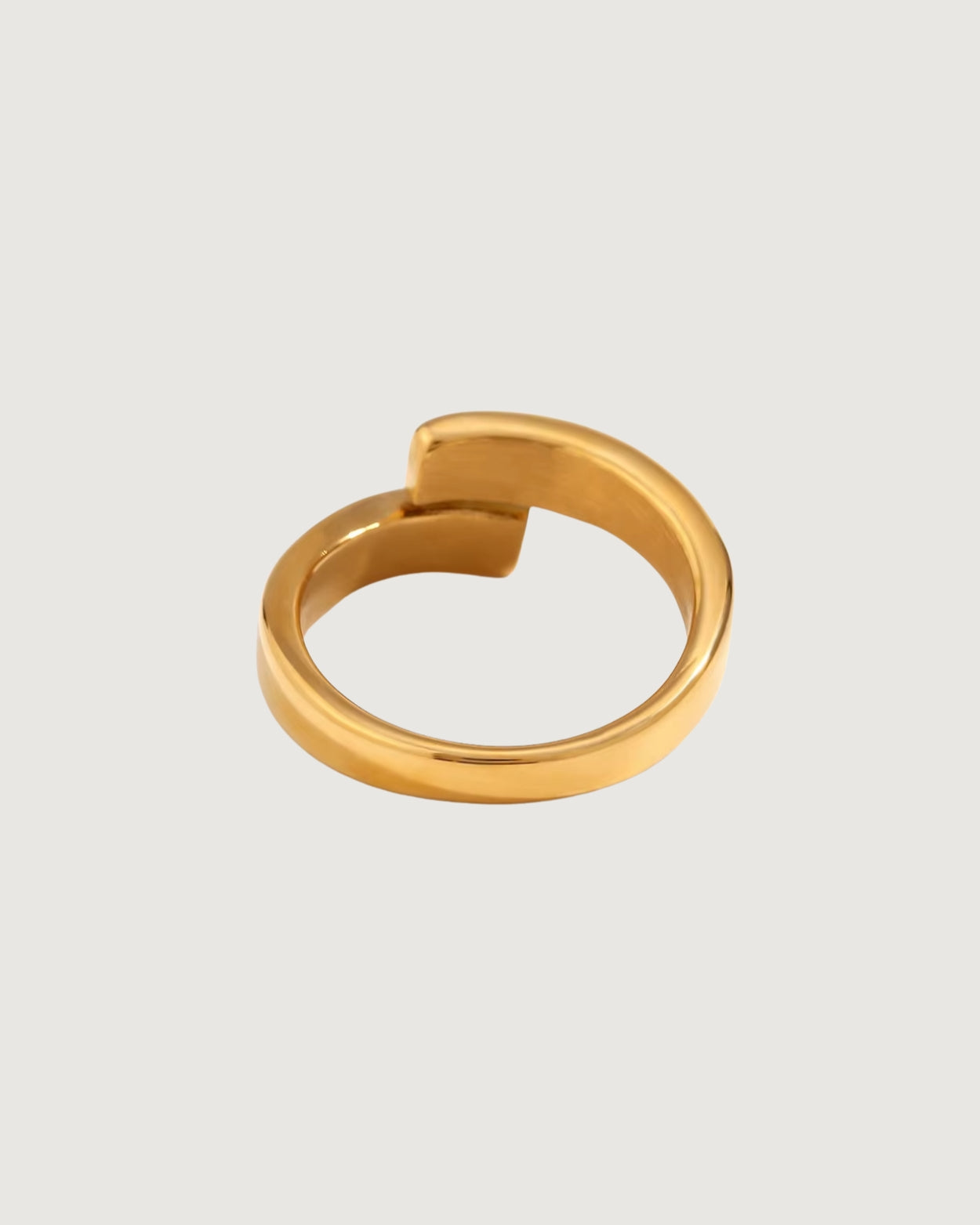 AMANDA SHELL AND DIMOND SPIRAL RING 18K GOLD - STUDIO JO STORE  