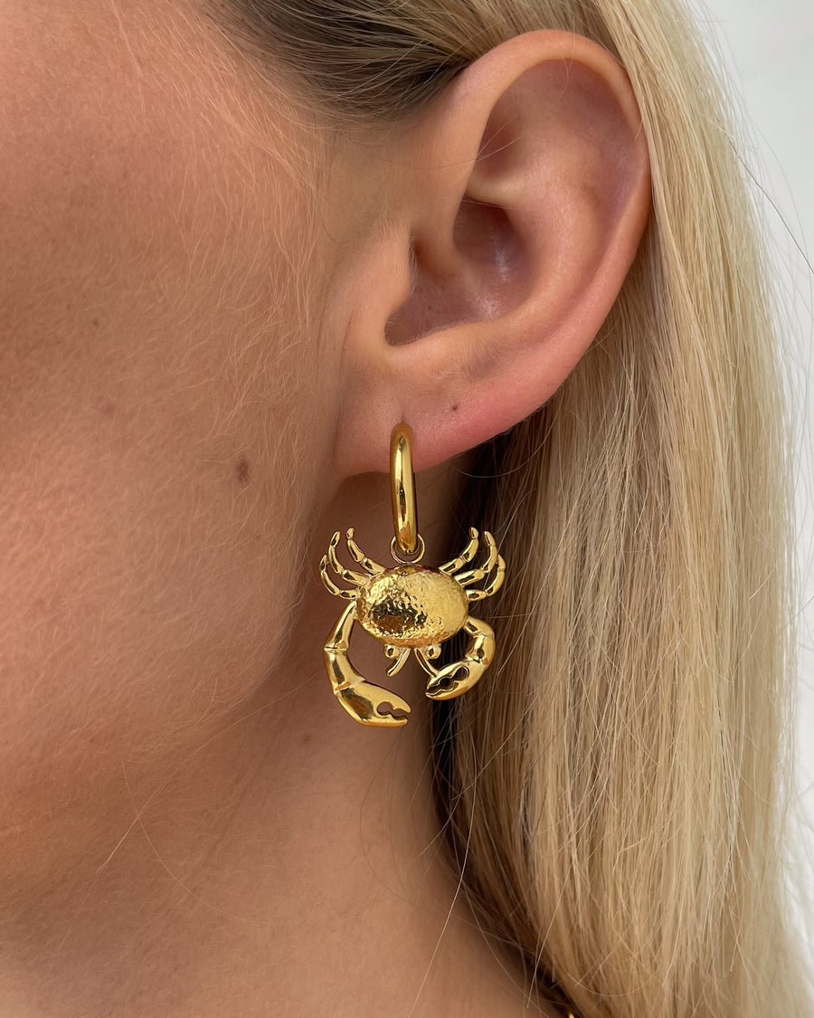 CRAB CHARM HOOP EARRINGS 18K GOLD - STUDIO JO STORE  