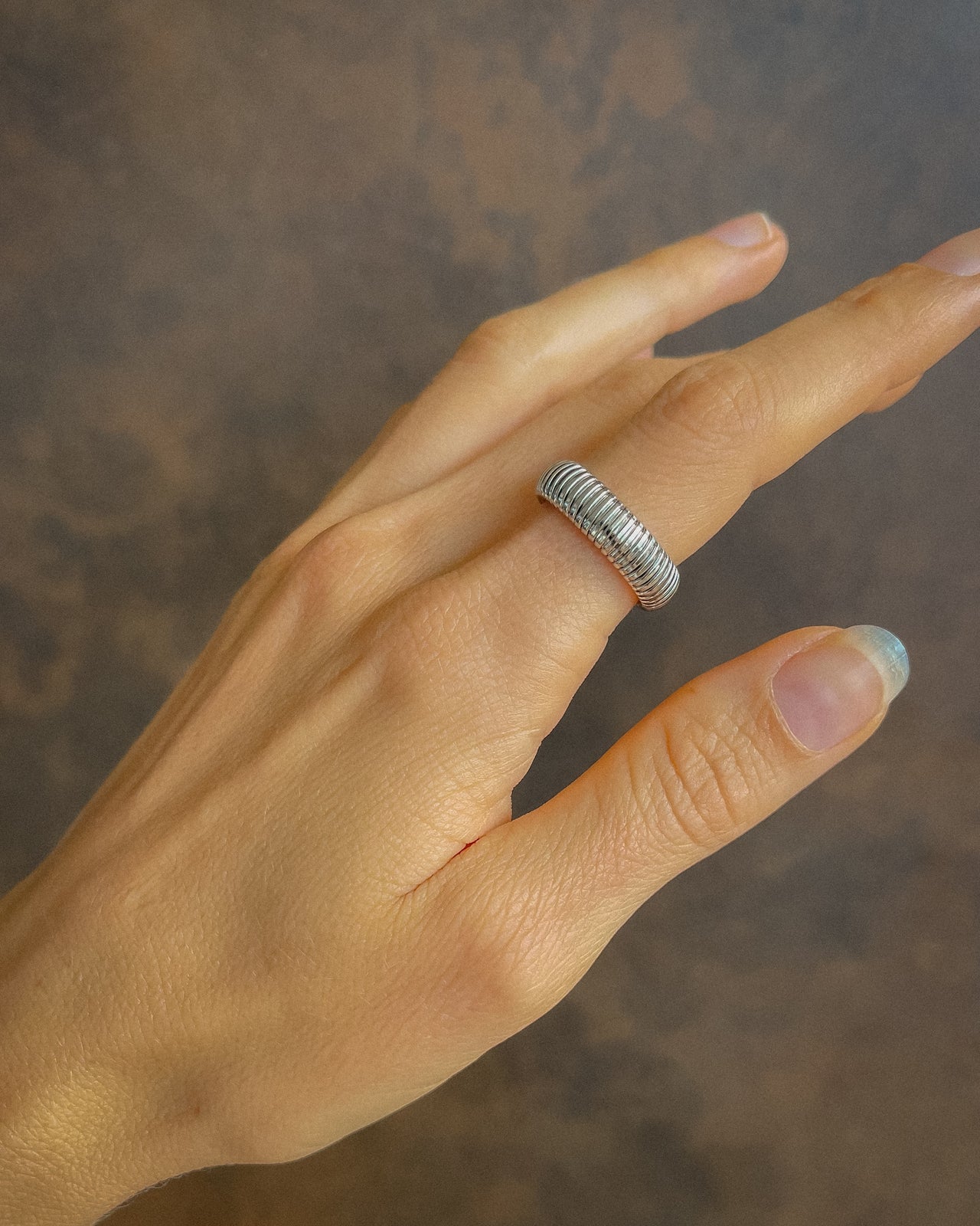 COILED STRECH SLINKY RING SILVR