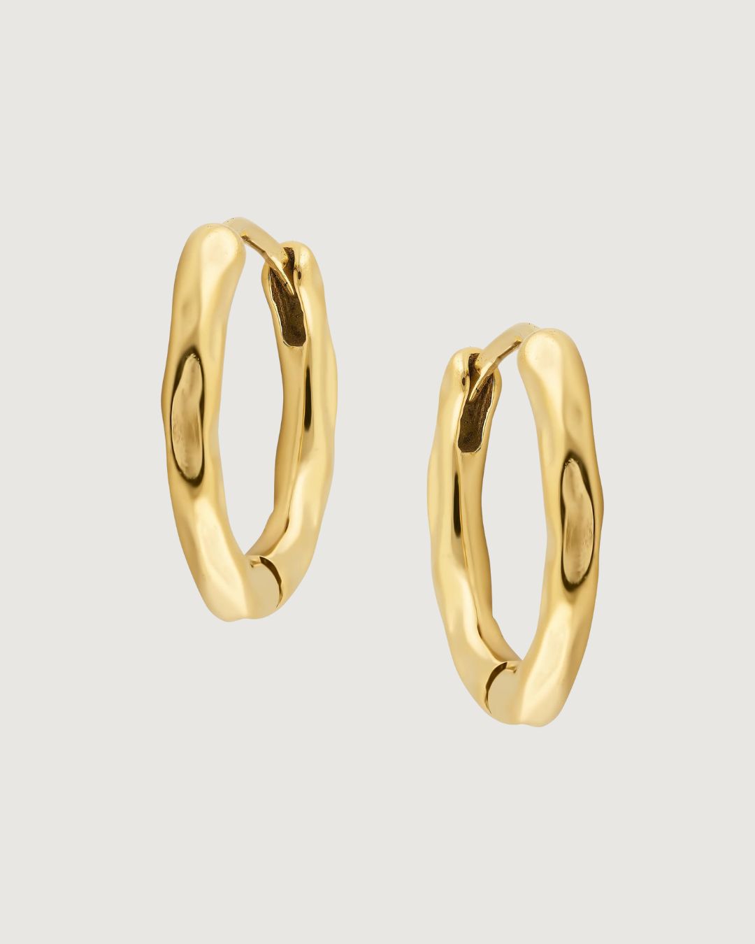 ORGANIC HUGGIE HOOP EARRINGS 18K GOLD PVD - STUDIO JO STORE  