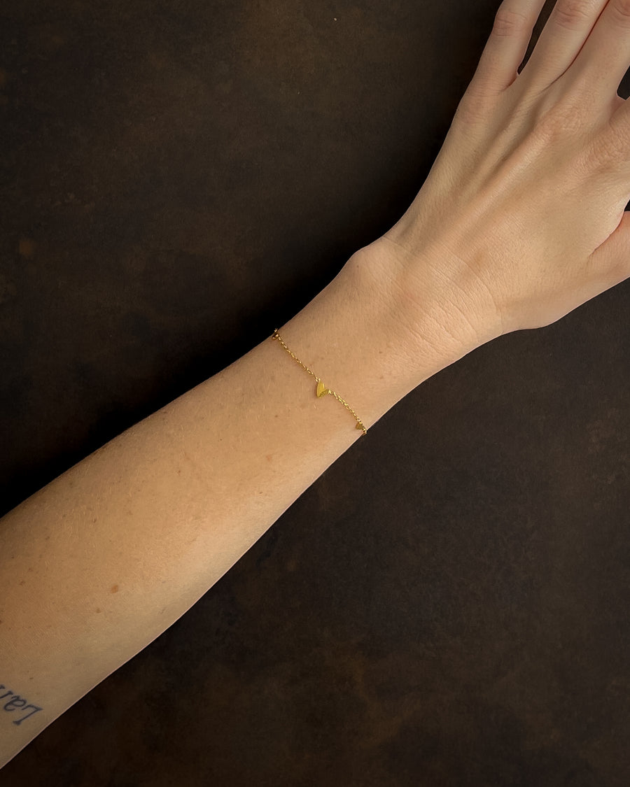 AMOUR FINE HEART CHAIN BRACELET 18K GOLD - STUDIO JO STORE  