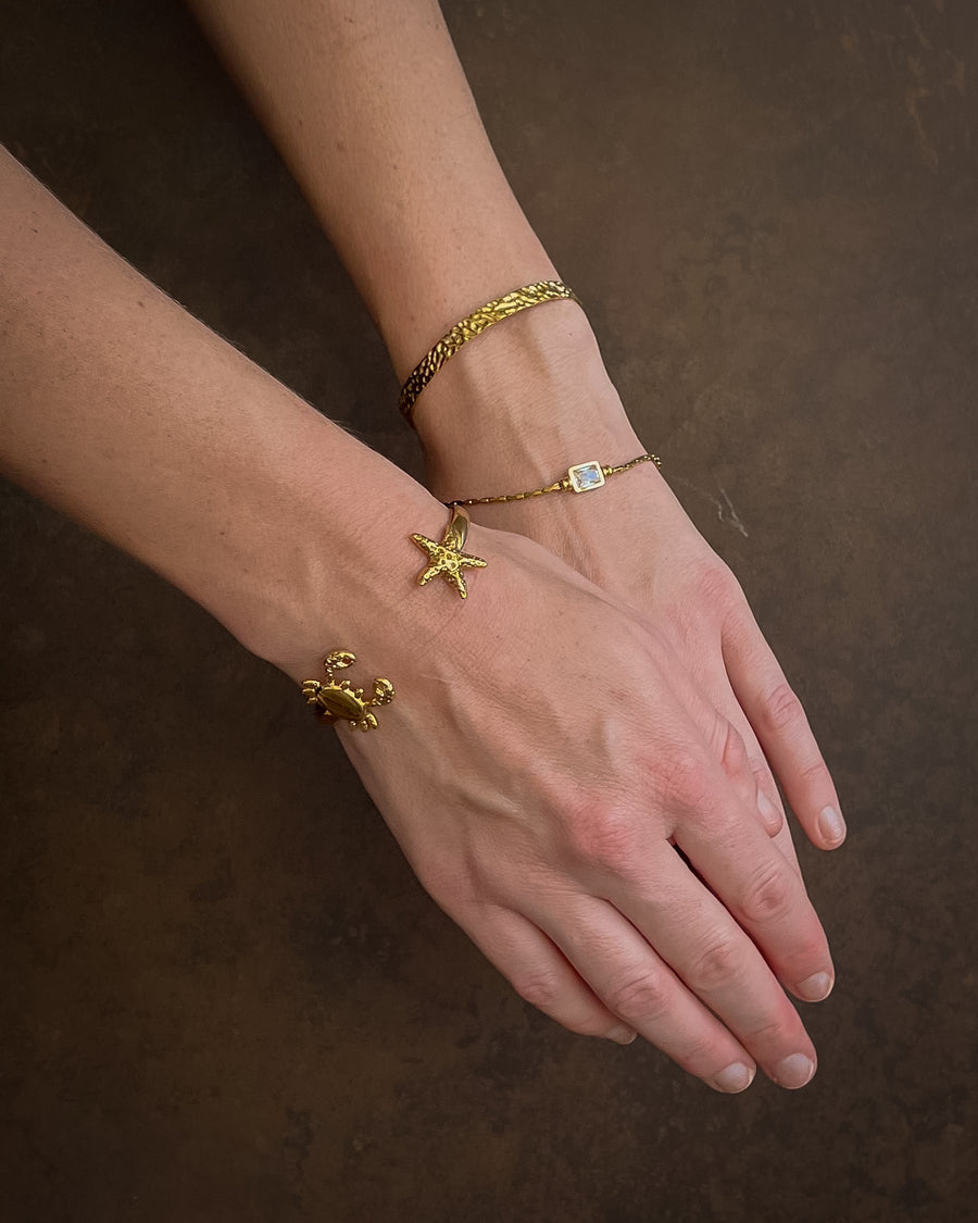 CRABÉ SOLUNA CANCER CUFF BRACELET 18K GOLD - STUDIO JO STORE  