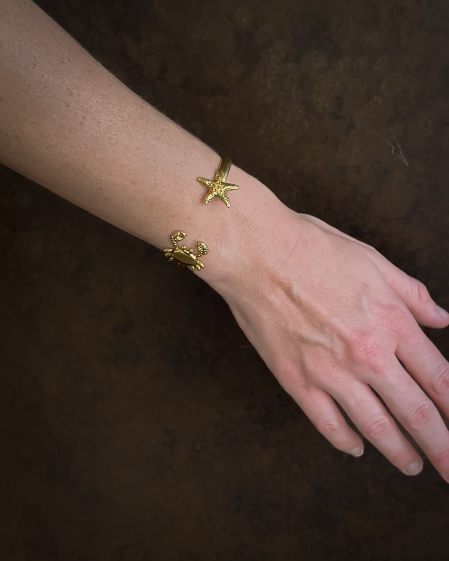 CRABÉ SOLUNA CANCER CUFF BRACELET 18K GOLD - STUDIO JO STORE  