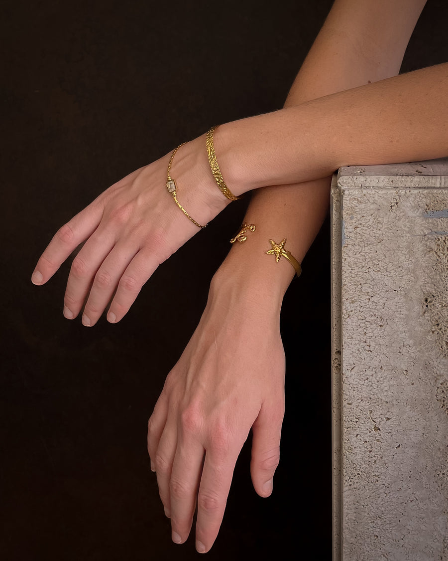 CRABÉ SOLUNA CANCER CUFF BRACELET 18K GOLD - STUDIO JO STORE  