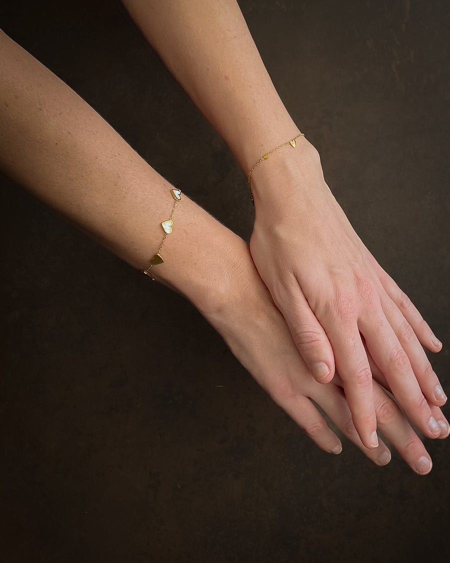 MIA WHITE SHELL & HEART BRACELET 18K GOLD - STUDIO JO STORE  