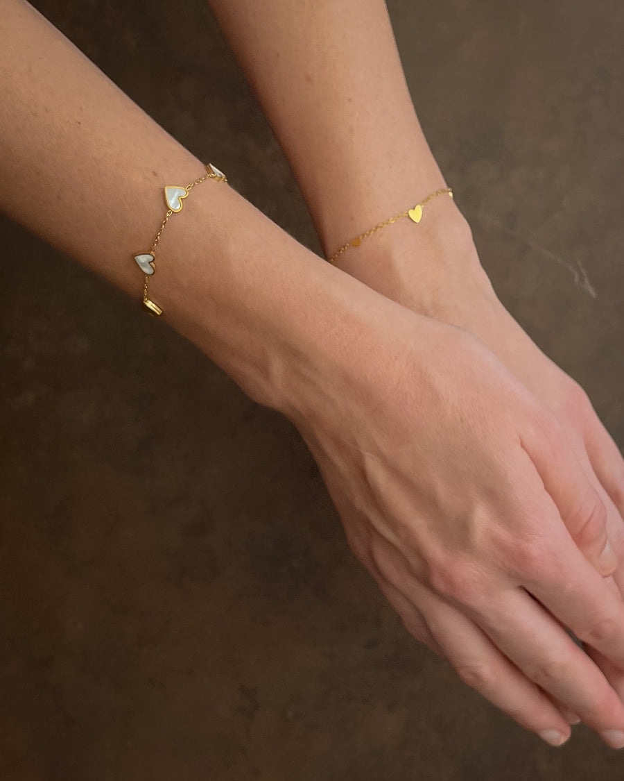 MIA WHITE SHELL & HEART BRACELET 18K GOLD - STUDIO JO STORE  