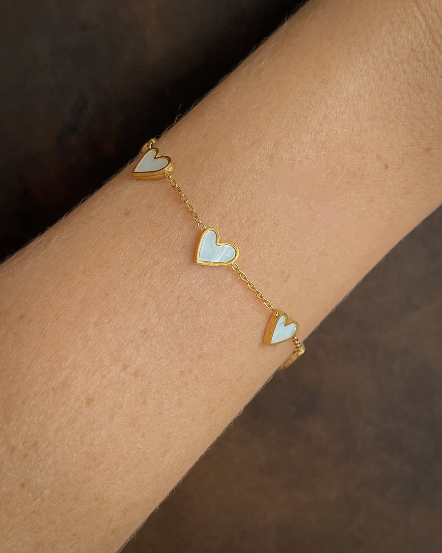 MIA WHITE SHELL & HEART BRACELET 18K GOLD - STUDIO JO STORE  