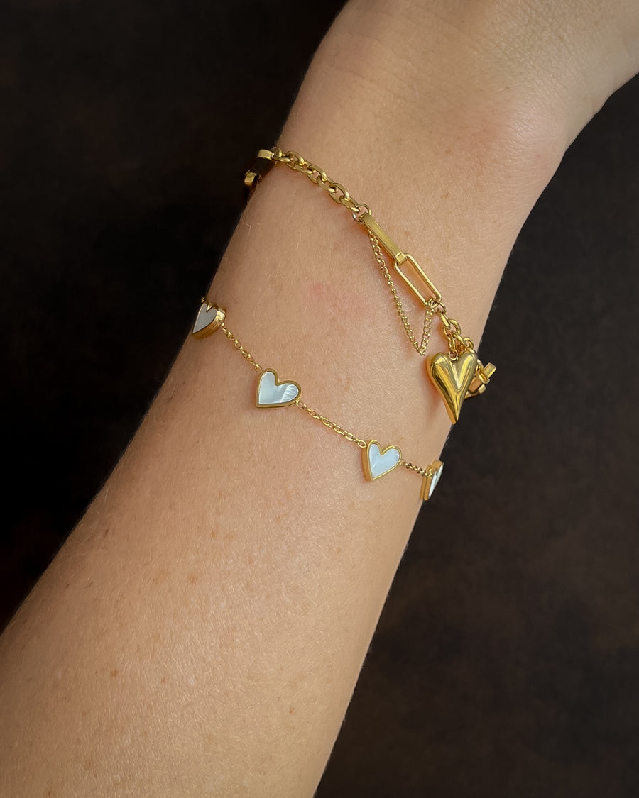 MIA WHITE SHELL & HEART BRACELET 18K GOLD - STUDIO JO STORE  