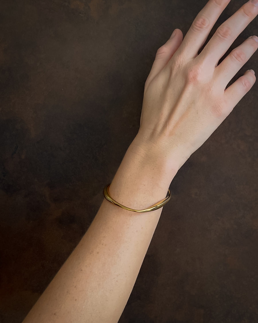 Ember Wave Cuff Bracelet – 18K Gold - STUDIO JO STORE  