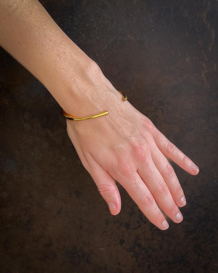 Ember Wave Cuff Bracelet – 18K Gold - STUDIO JO STORE  