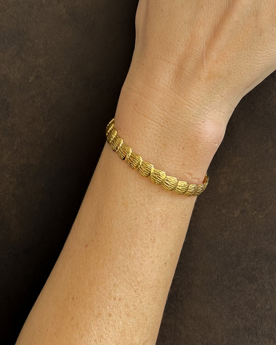 SHELL CUFF BRACELET 18K GOLD - STUDIO JO STORE  