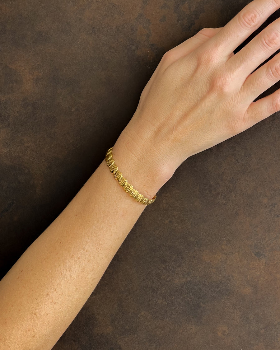 SHELL CUFF BRACELET 18K GOLD - STUDIO JO STORE  