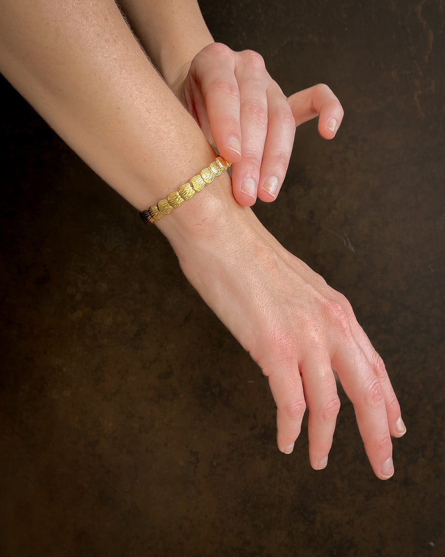 SHELL CUFF BRACELET 18K GOLD - STUDIO JO STORE  