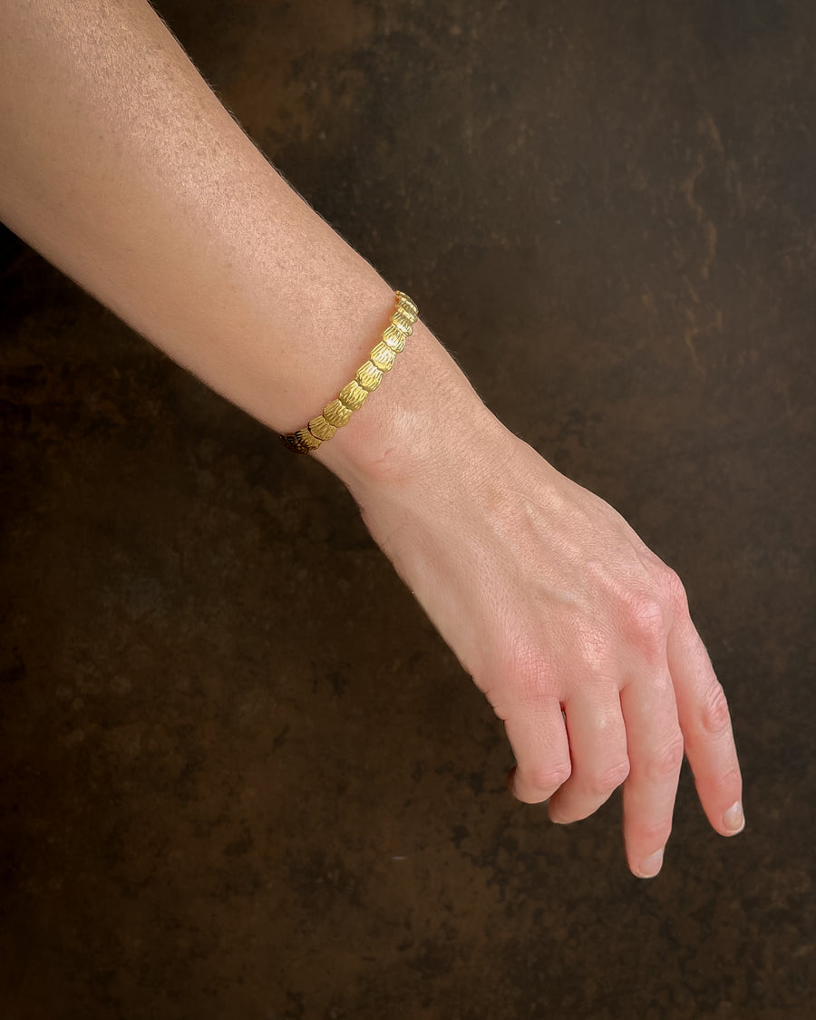 SHELL CUFF BRACELET 18K GOLD - STUDIO JO STORE  