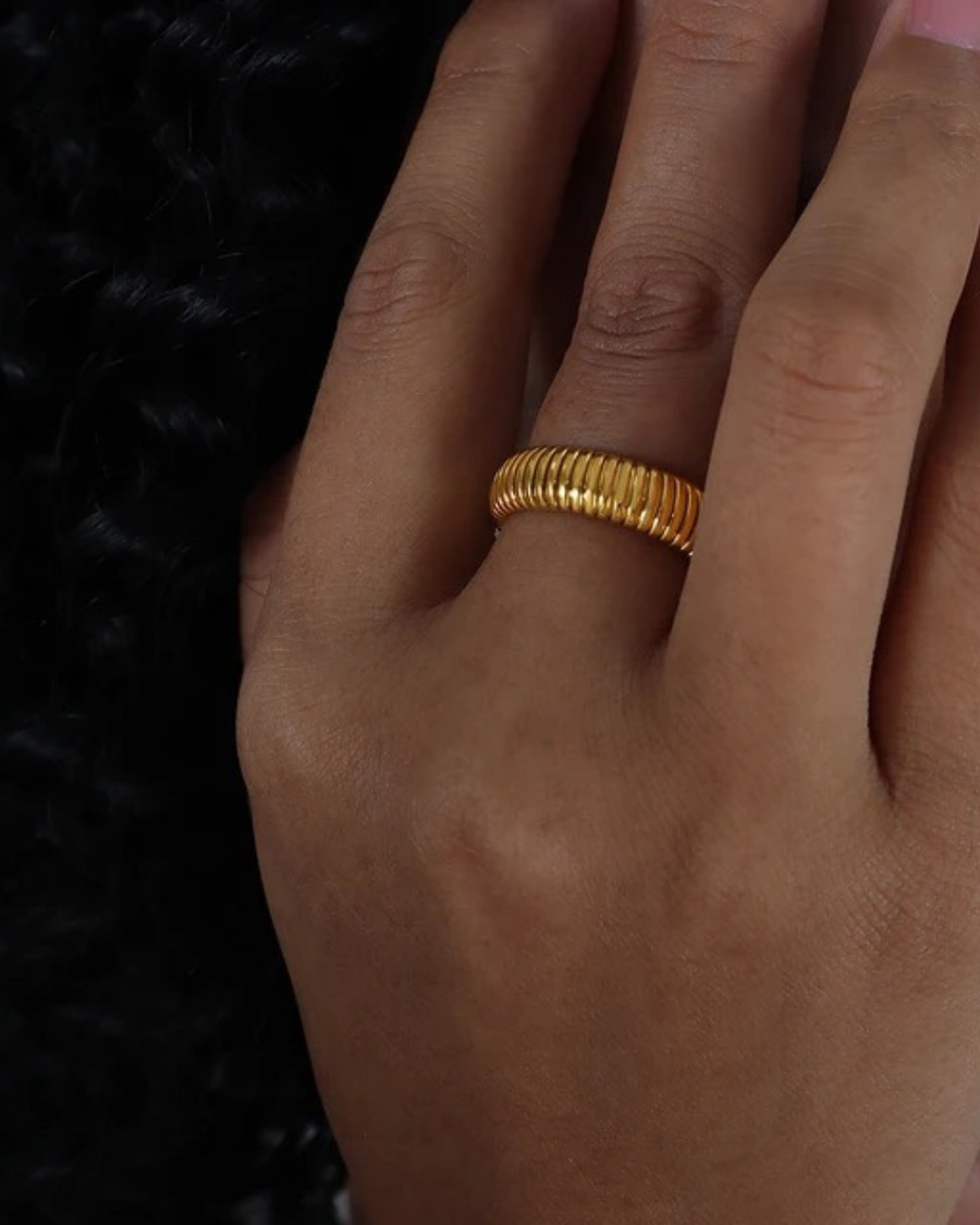 COILED STRECH SLINKY RING 18K GOLD - STUDIO JO STORE  