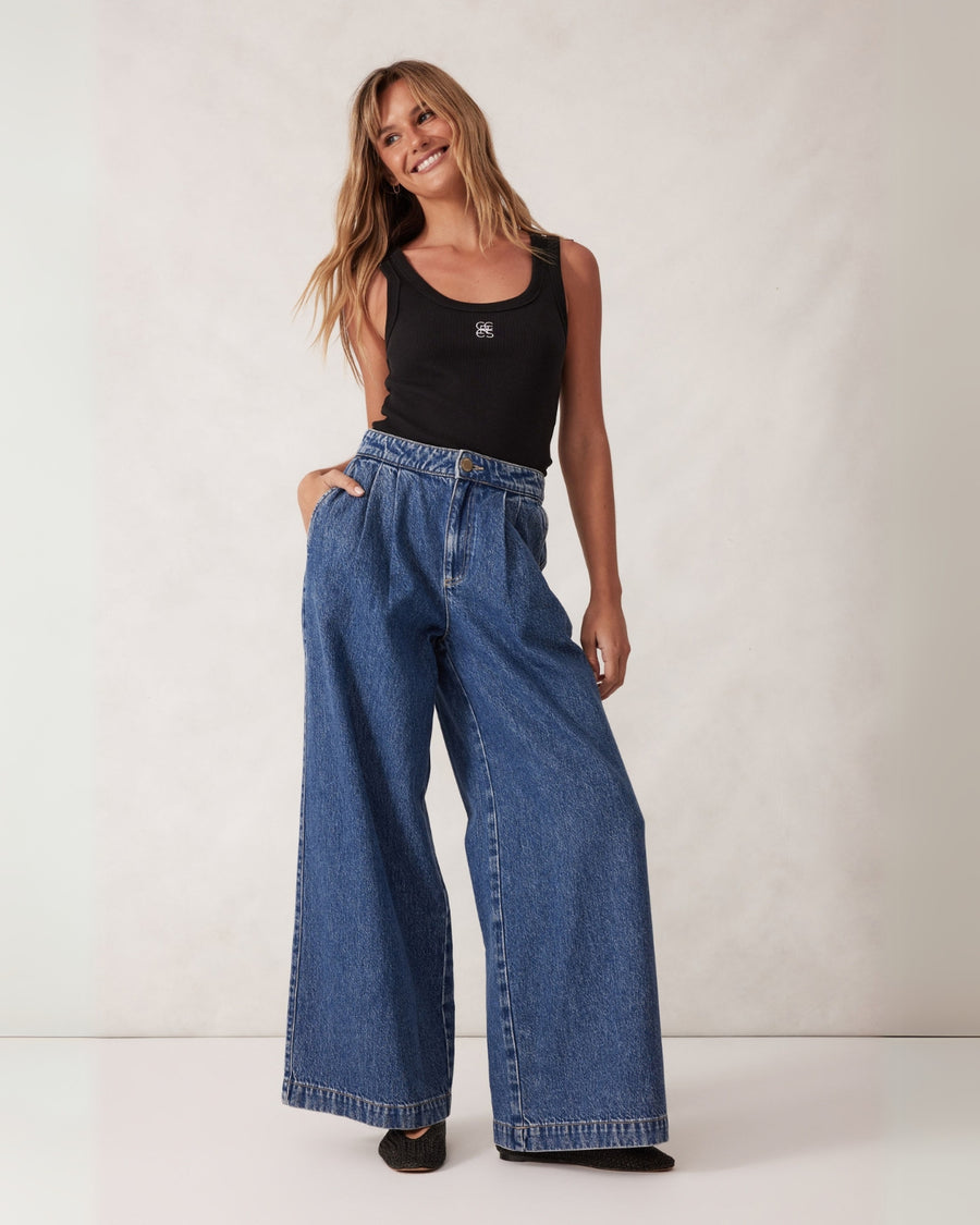 ZOE CONTOUR RIB SCOOP TANK BLACK - STUDIO JO STORE  