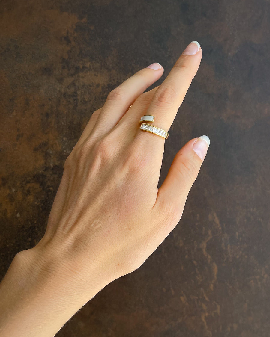 AMANDA SHELL AND DIAMOND SPIRAL RING 18K GOLD - STUDIO JO STORE  