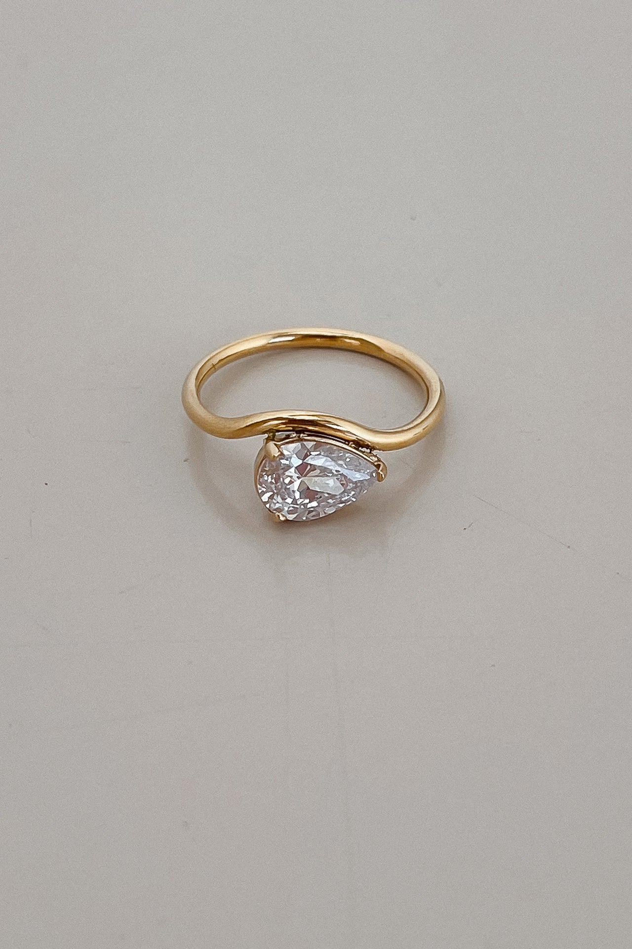 TEARDROP DIAMOND RING 18K GOLD PVD - STUDIO JO STORE  
