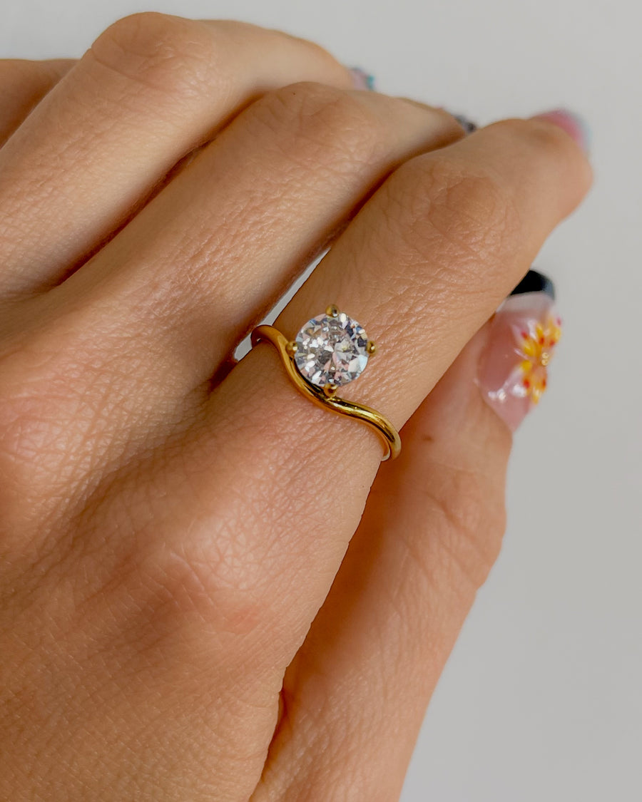 ROUND ZIRCONIA SOLITAIRE RING 18K GOLD PVD - STUDIO JO STORE  