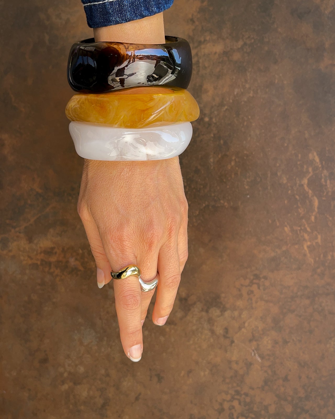 LUNA CURVE BAND STATEMENT RING GOLD