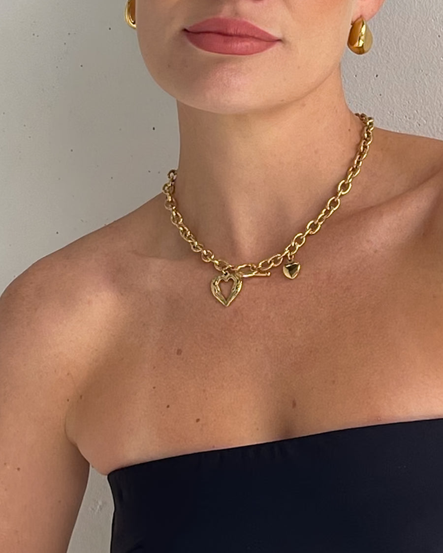 HEART CHARM CHAIN NECKLACE 18K GOLD PVD - STUDIO JO STORE  
