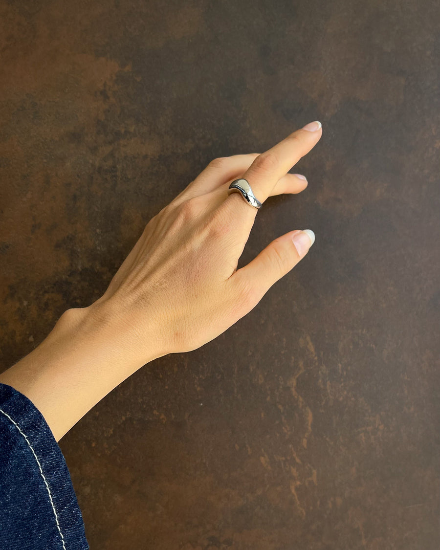 LUNA CURVE BAND STATEMENT RING SILVER - STUDIO JO STORE  
