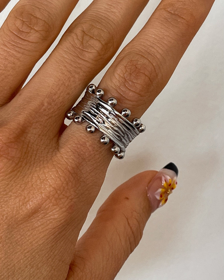 IZAHA TEXTURED RING SILVER - STUDIO JO STORE  