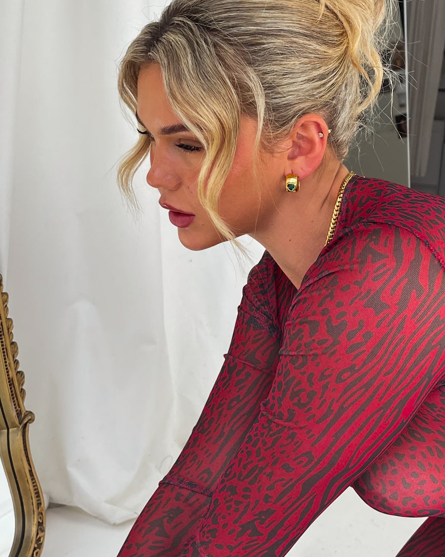 EMERALD HEART HUGGIE EARRINGS GOLD - STUDIO JO STORE  