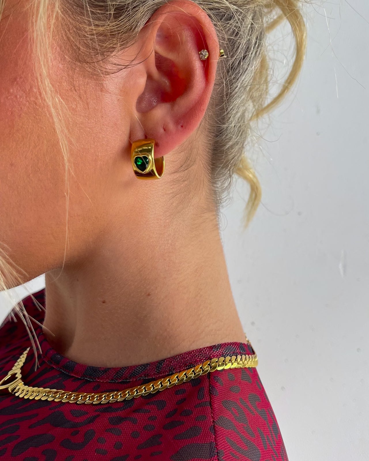 EMERALD HEART HUGGIE EARRINGS GOLD - STUDIO JO STORE  