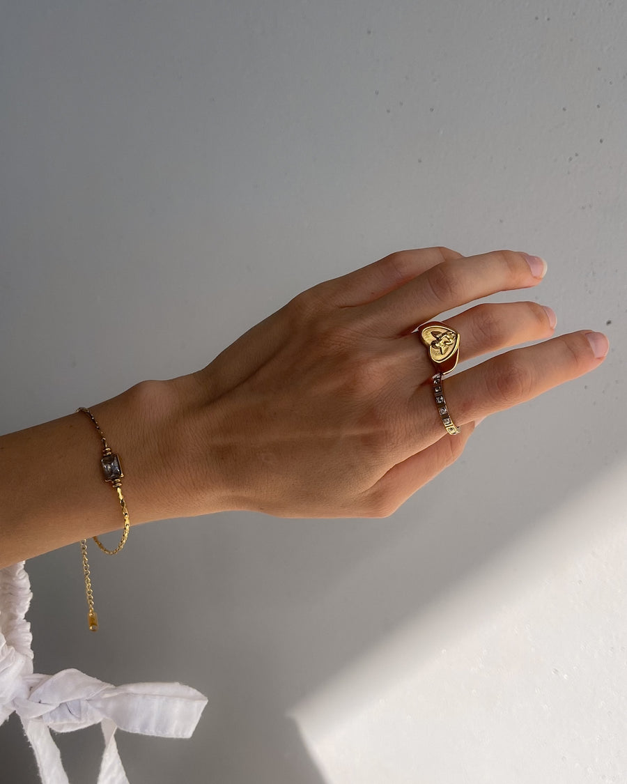 LUMIÈRE SQUARE CUT CRYSTAL BAND RING 18K GOLD - STUDIO JO STORE  