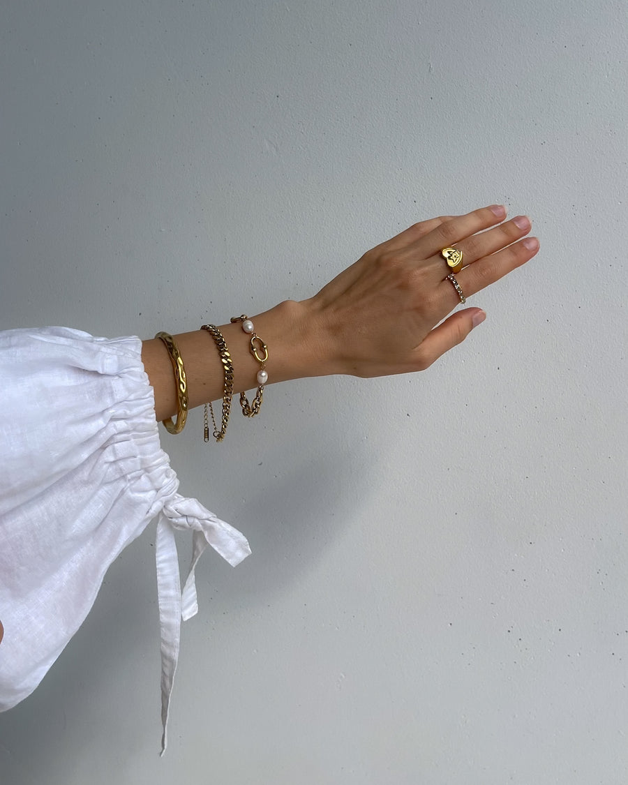 LUMIÈRE SQUARE CUT CRYSTAL BAND RING 18K GOLD - STUDIO JO STORE  