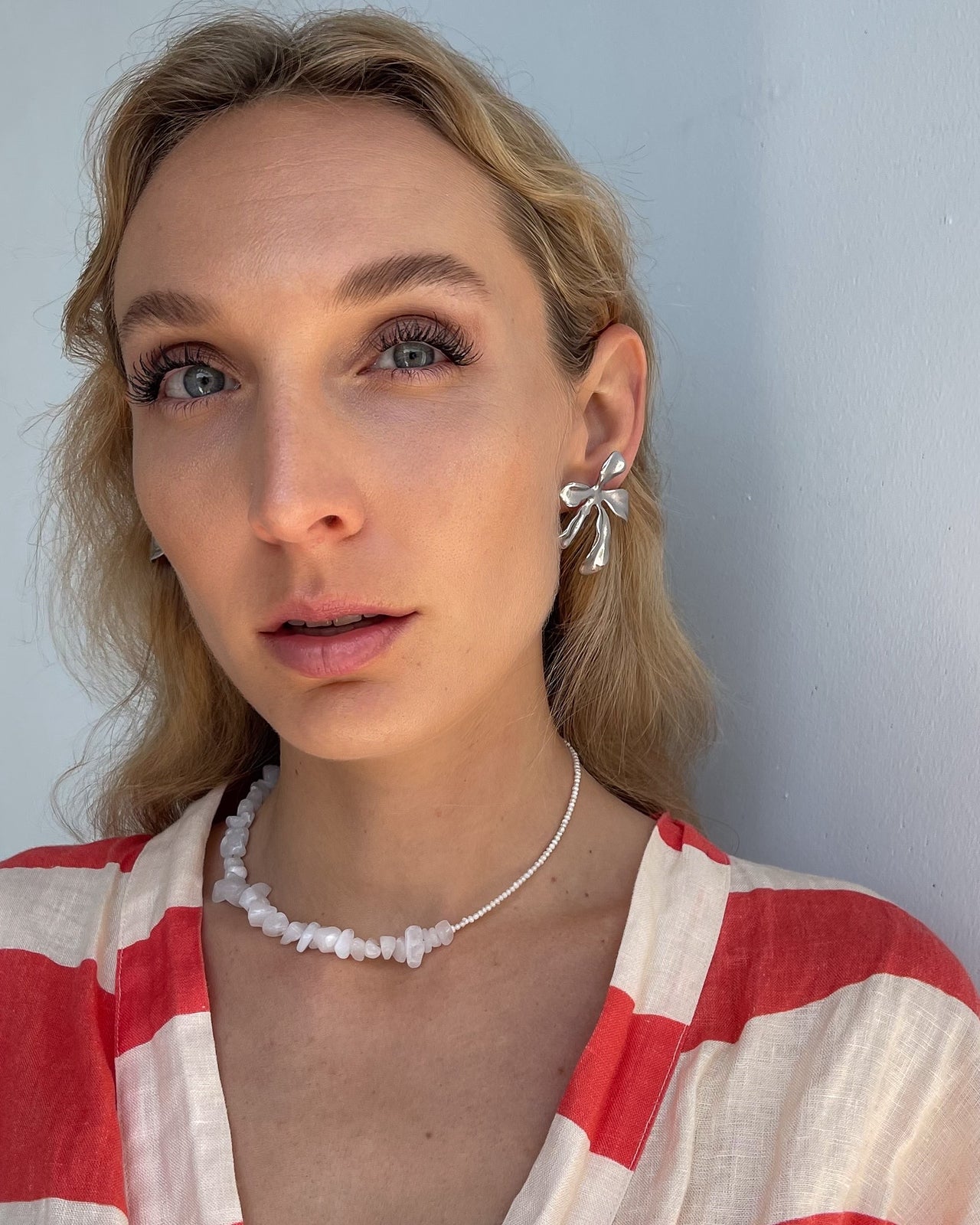 FLOWER STUD EARRINGS SILVER - STUDIO JO STORE  
