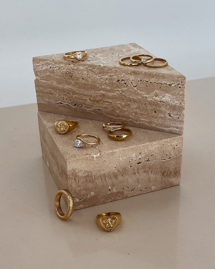 MY DIAMOND HEART SIGNET RING 18K GOLD PVD PLATED - STUDIO JO STORE  