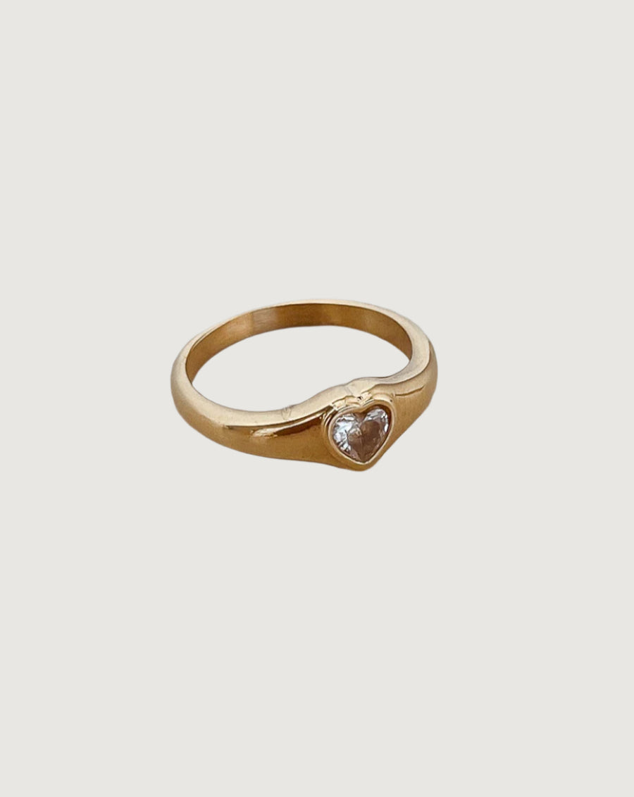 MY DIAMOND HEART SIGNET RING 18K GOLD PVD PLATED - STUDIO JO STORE  