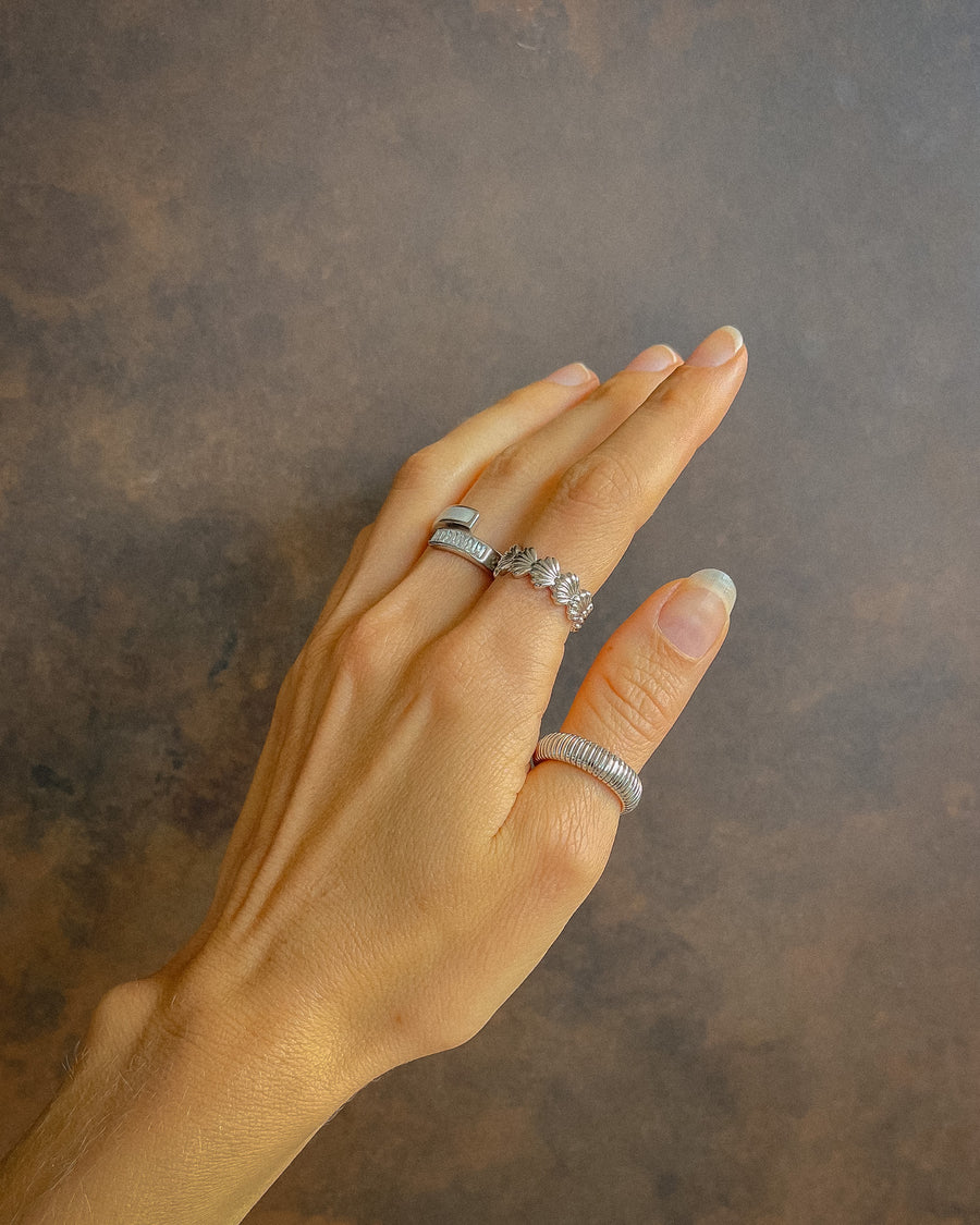 COILED STRECH SLINKY RING SILVR - STUDIO JO STORE  
