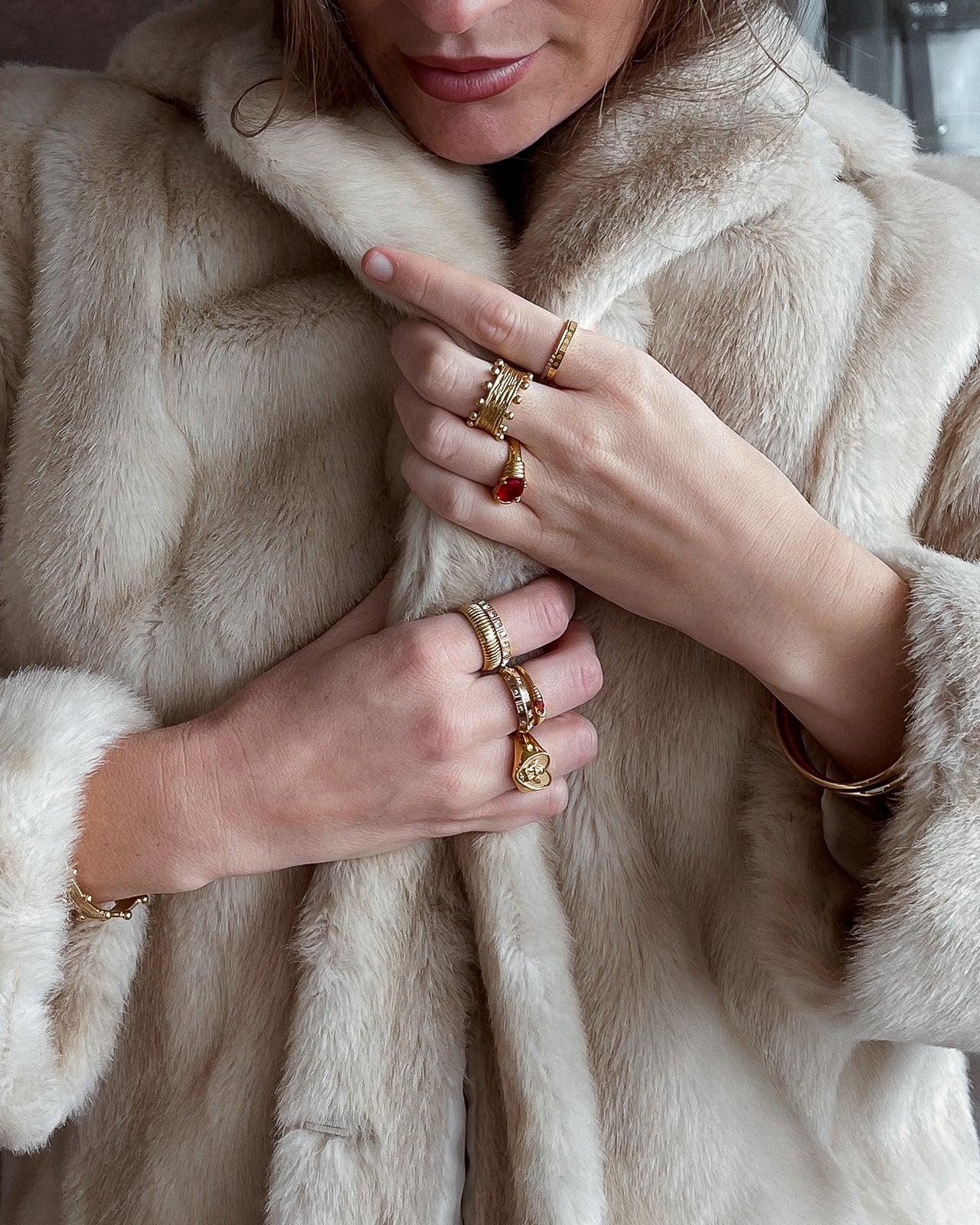 Ruby Solis Signet Ring Red – 18k Gold