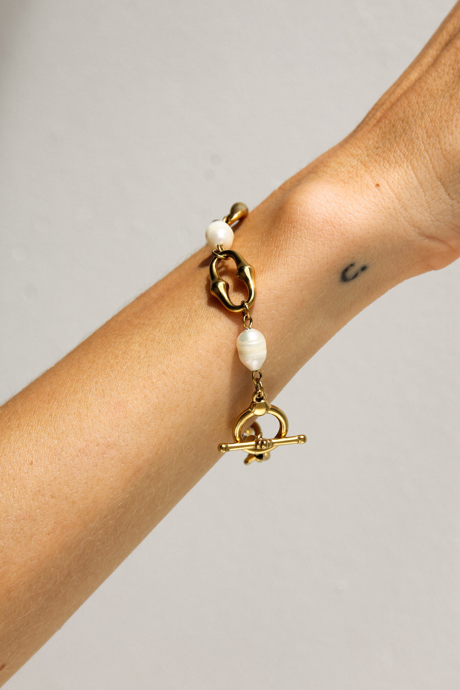 FRESHWATER PEARL CHUNKY CHIAN BRACELET 18K GOLD PVD - STUDIO JO STORE  