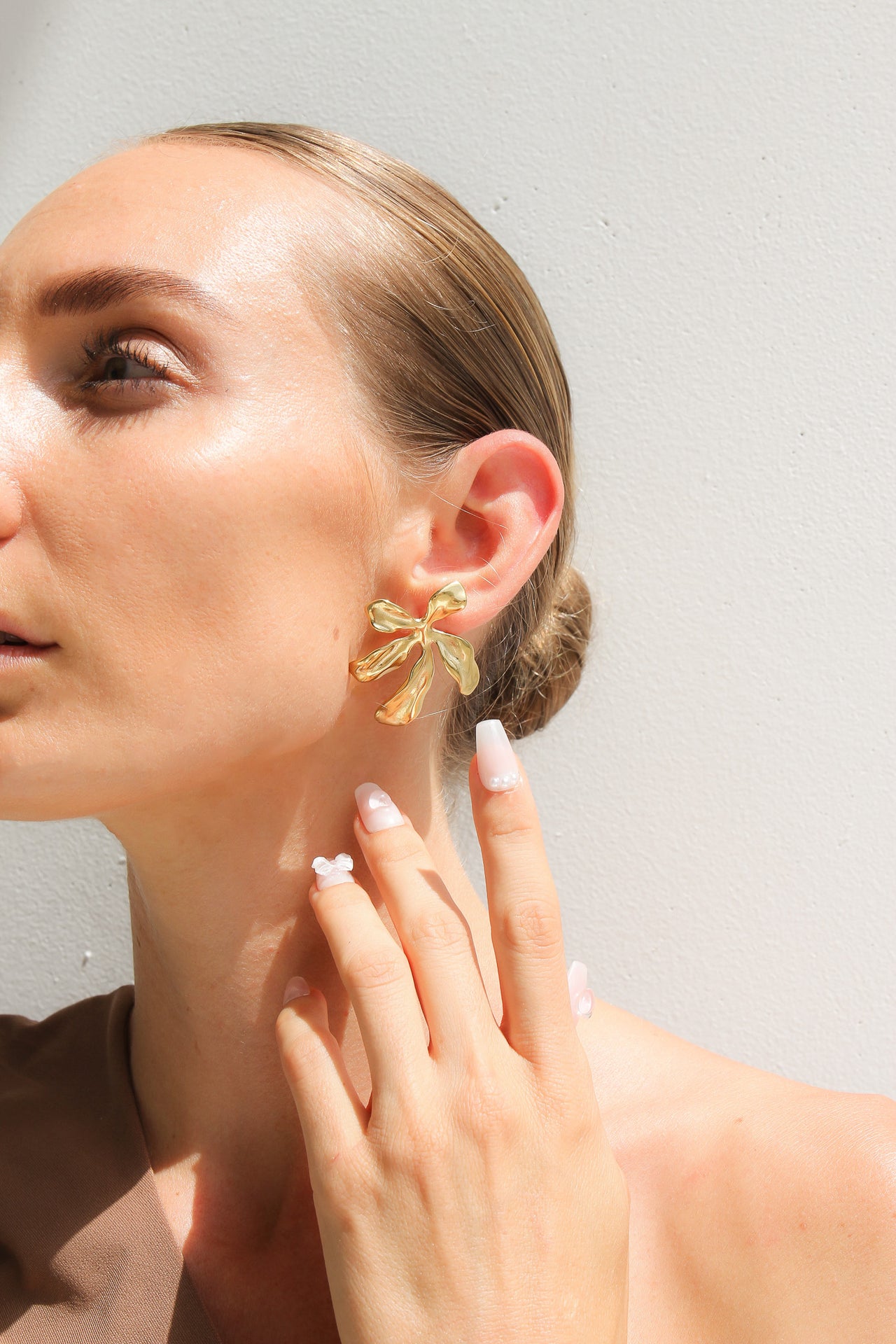 FLOWER STUD EARRINGS GOLD - STUDIO JO STORE  