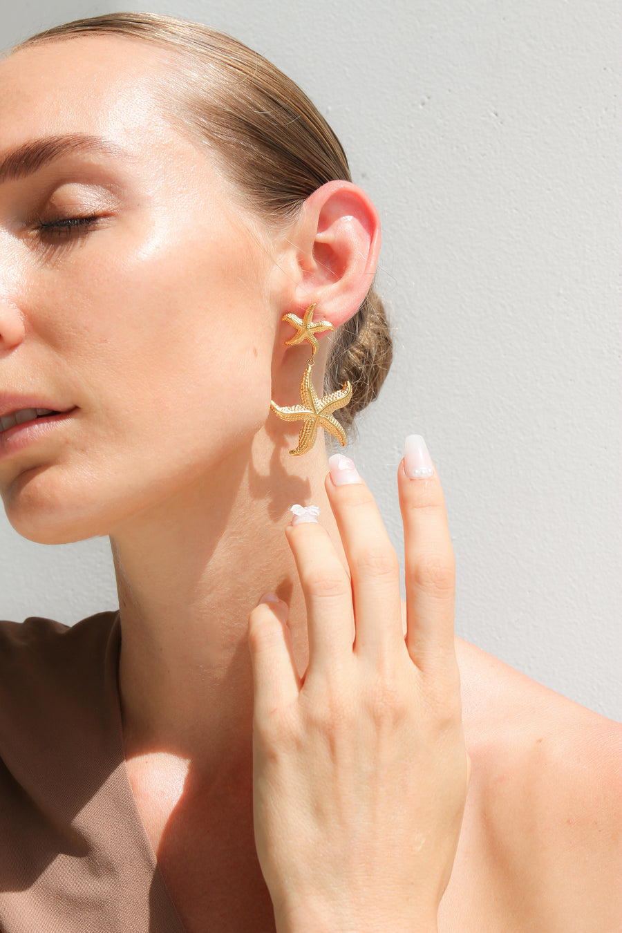 GOLD STUD STARFISH DROP EARRINGS - STUDIO JO STORE  