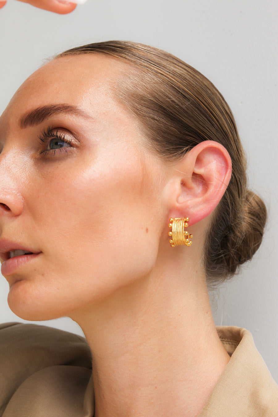 LIYLAH TEXTURED STUD EARRINGS 18K GOLD - STUDIO JO STORE  