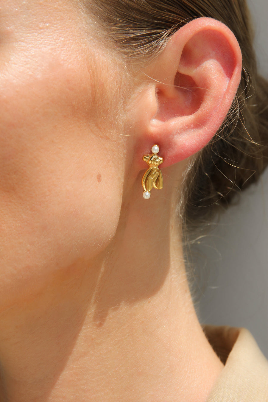 GOLD CURVY LADY STUD EARRINGS - STUDIO JO STORE  