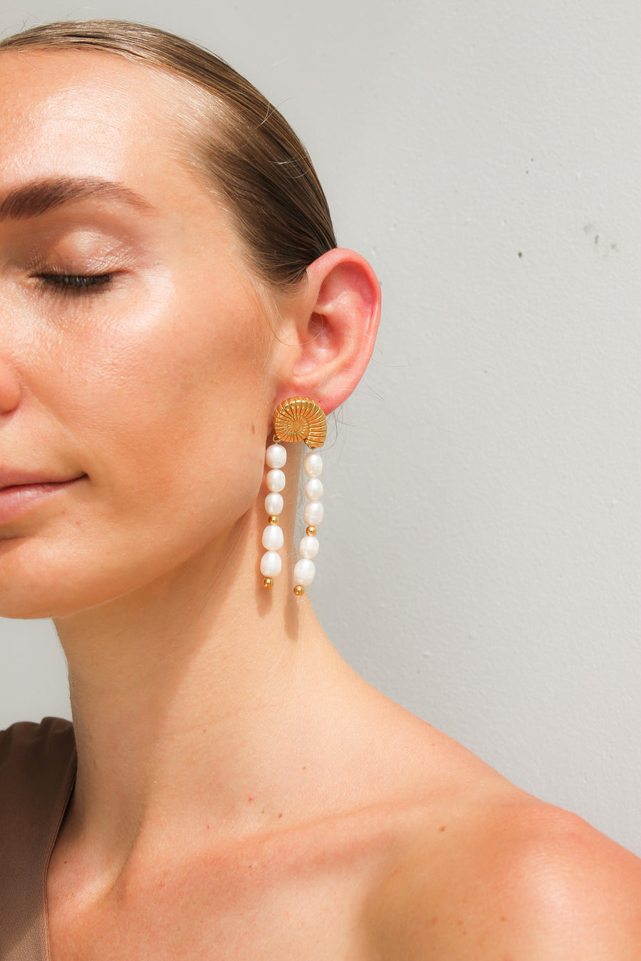 CONCH SHELL PEARL DROP TASSEL EARRINGS - STUDIO JO STORE  