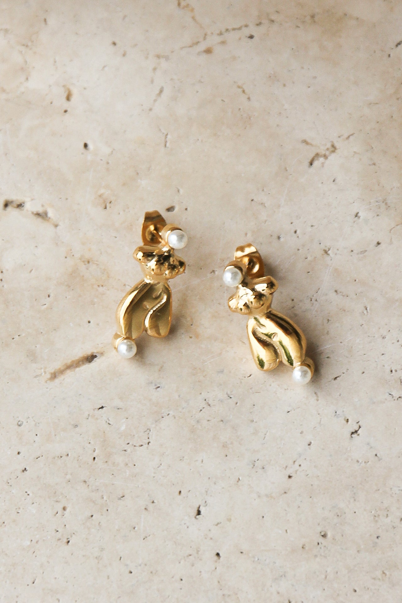 GOLD CURVY LADY STUD EARRINGS