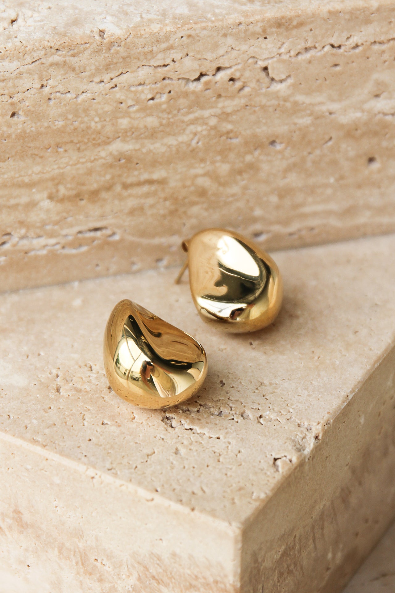 GOLD MALONE STUD EARRINGS