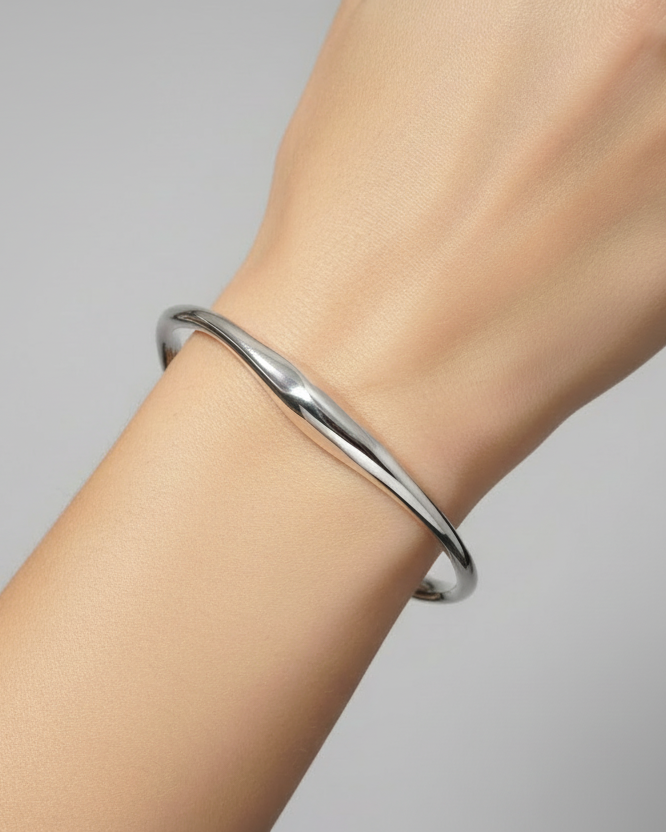 Ember Wave Cuff Bracelet – Platinum Silver