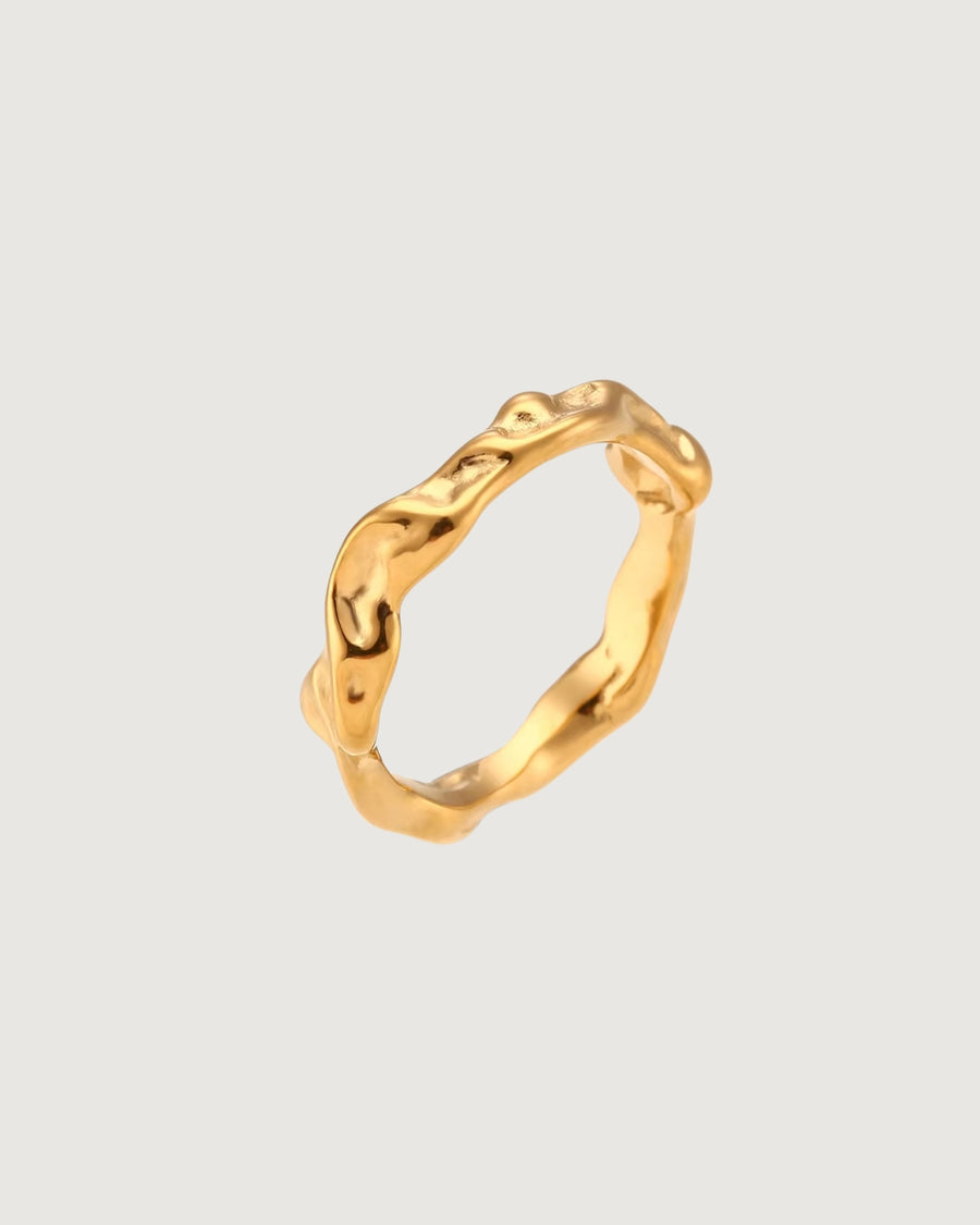 ORGANIC HAMMERED TIDE CURVE RING 18K GOLD - STUDIO JO STORE  